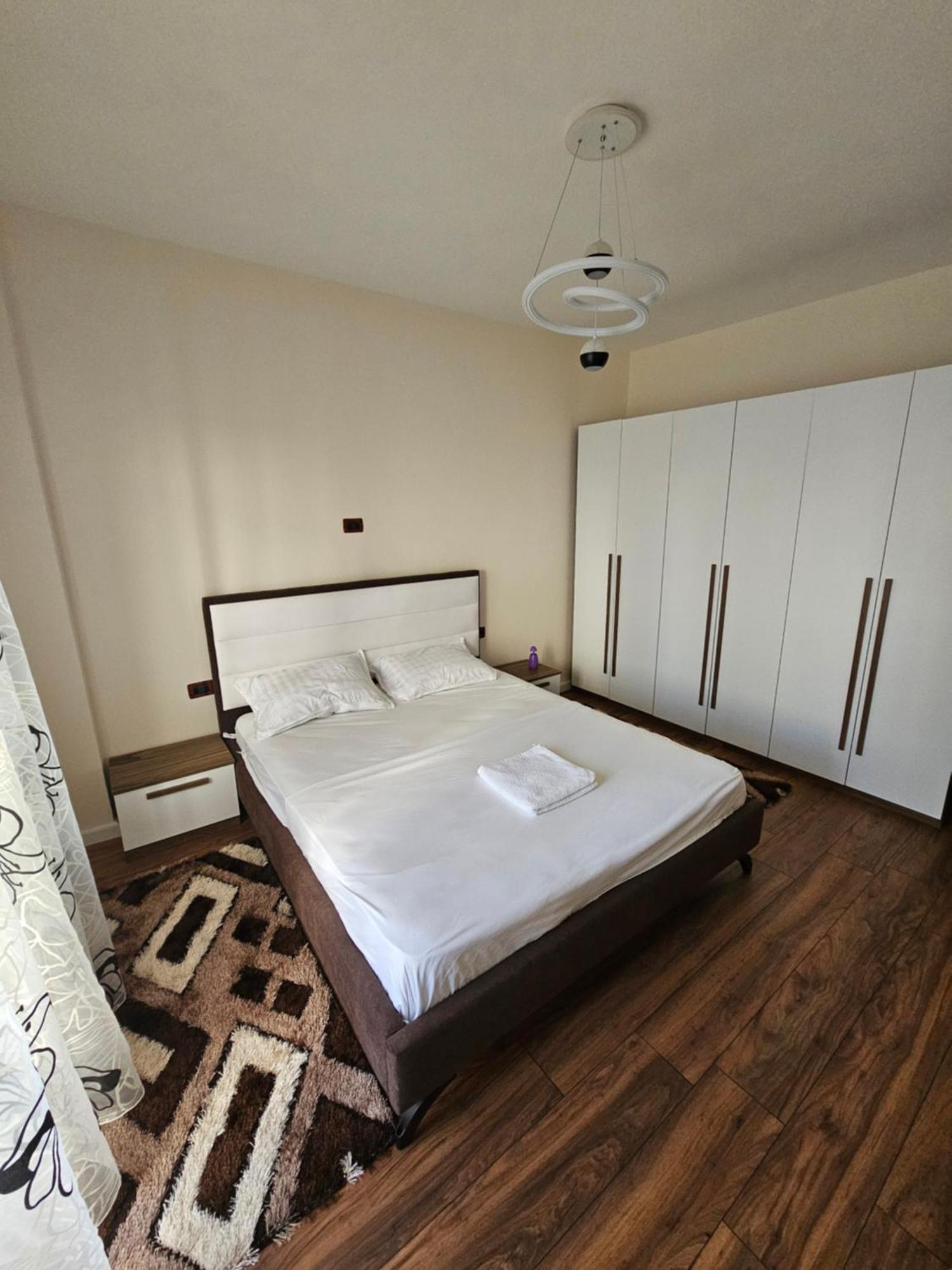 Enles Downtown Apartamento Durrës